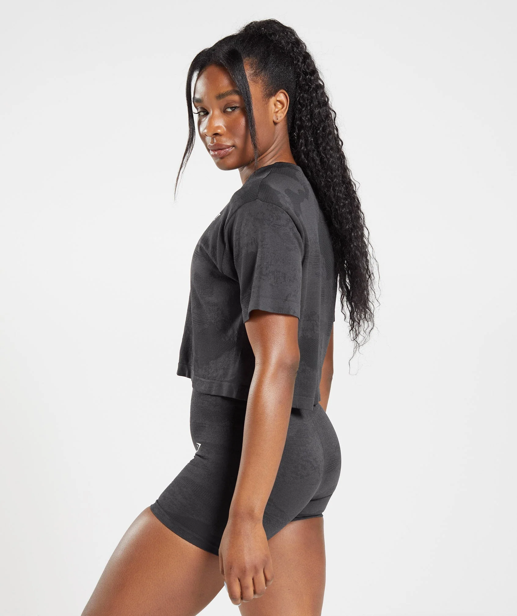 Gymshark Adapt Camo Seamless Crop Top - Black/Onyx Grey - Image 3