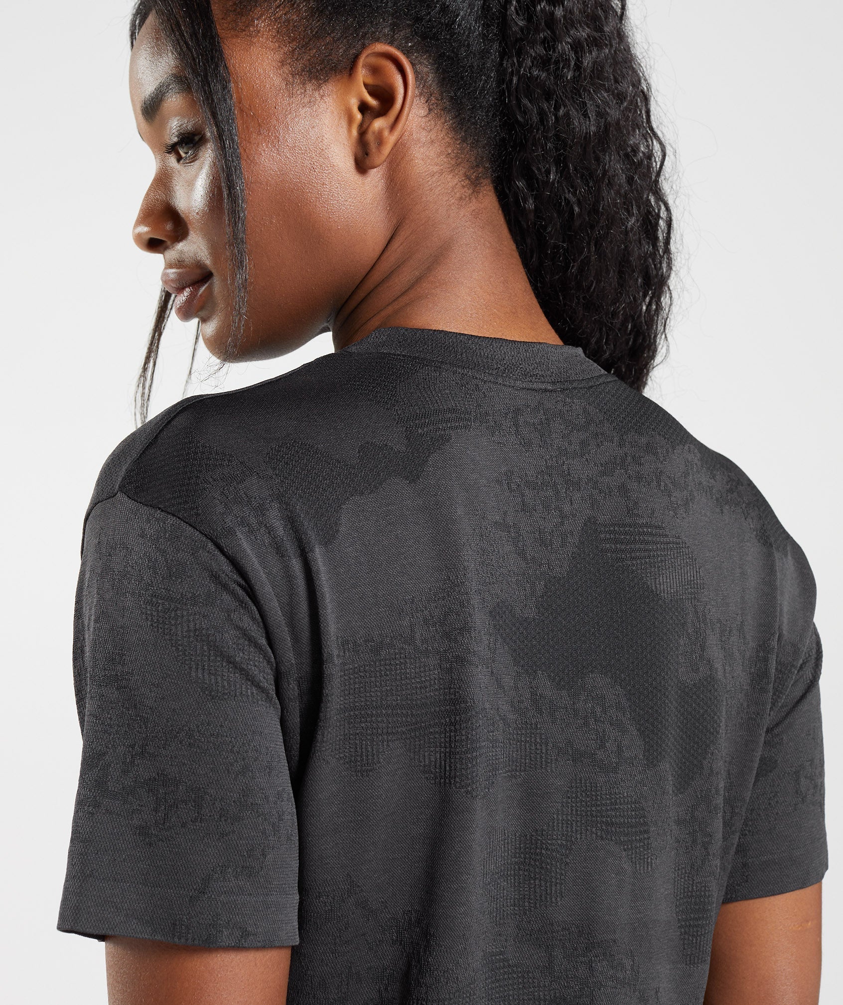 Gymshark Adapt Camo Seamless Crop Top - Black/Onyx Grey - Image 5