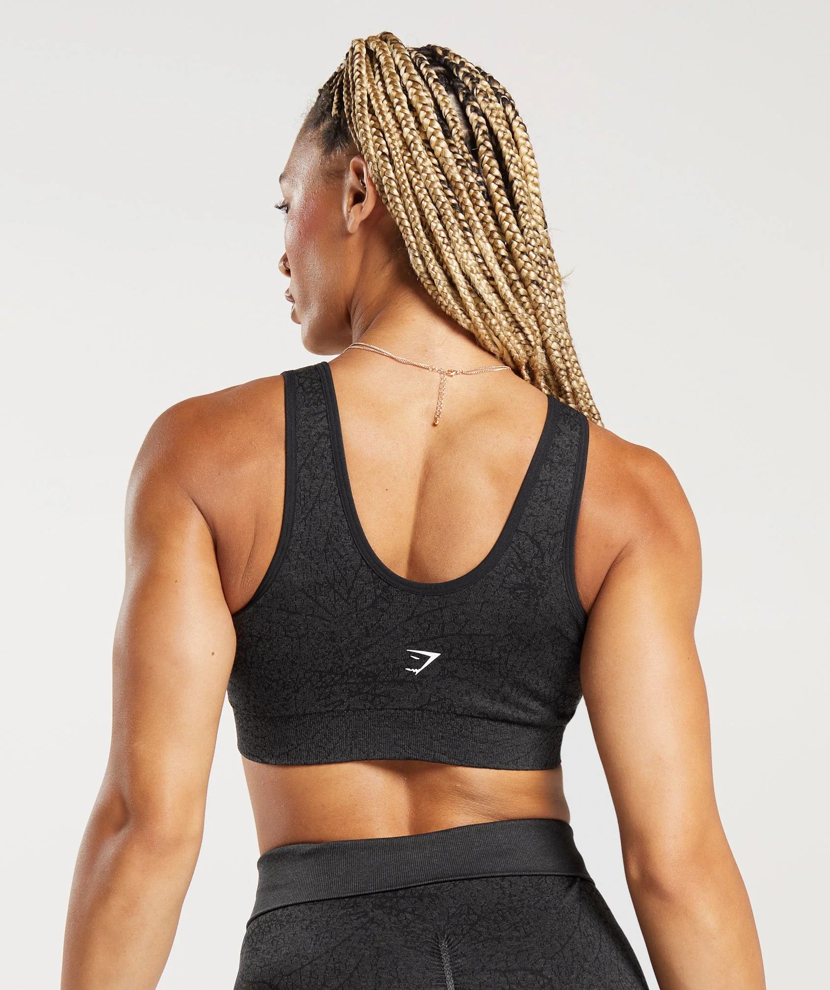 Gymshark Adapt Pattern Seamless Longline Bra - Black/Graphite Grey - Image 2