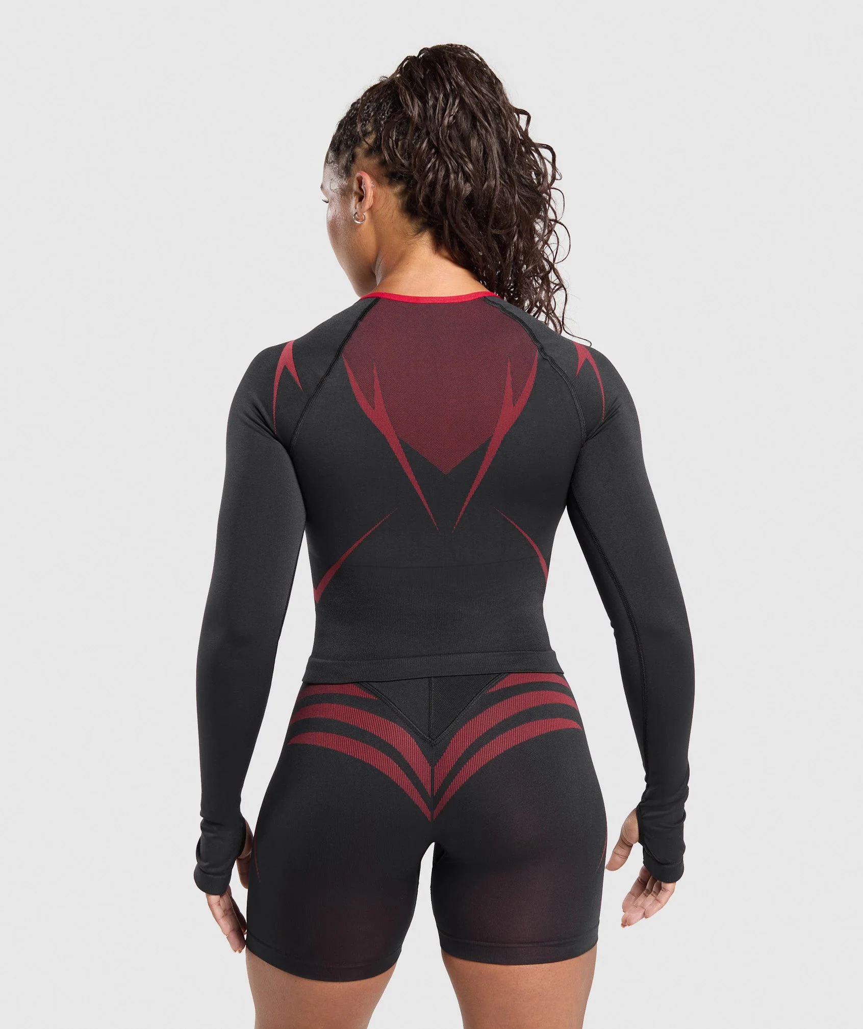 Gymshark Apex Lift Seamless Long Sleeve Crop Top - Black/Carmine Red - Image 2