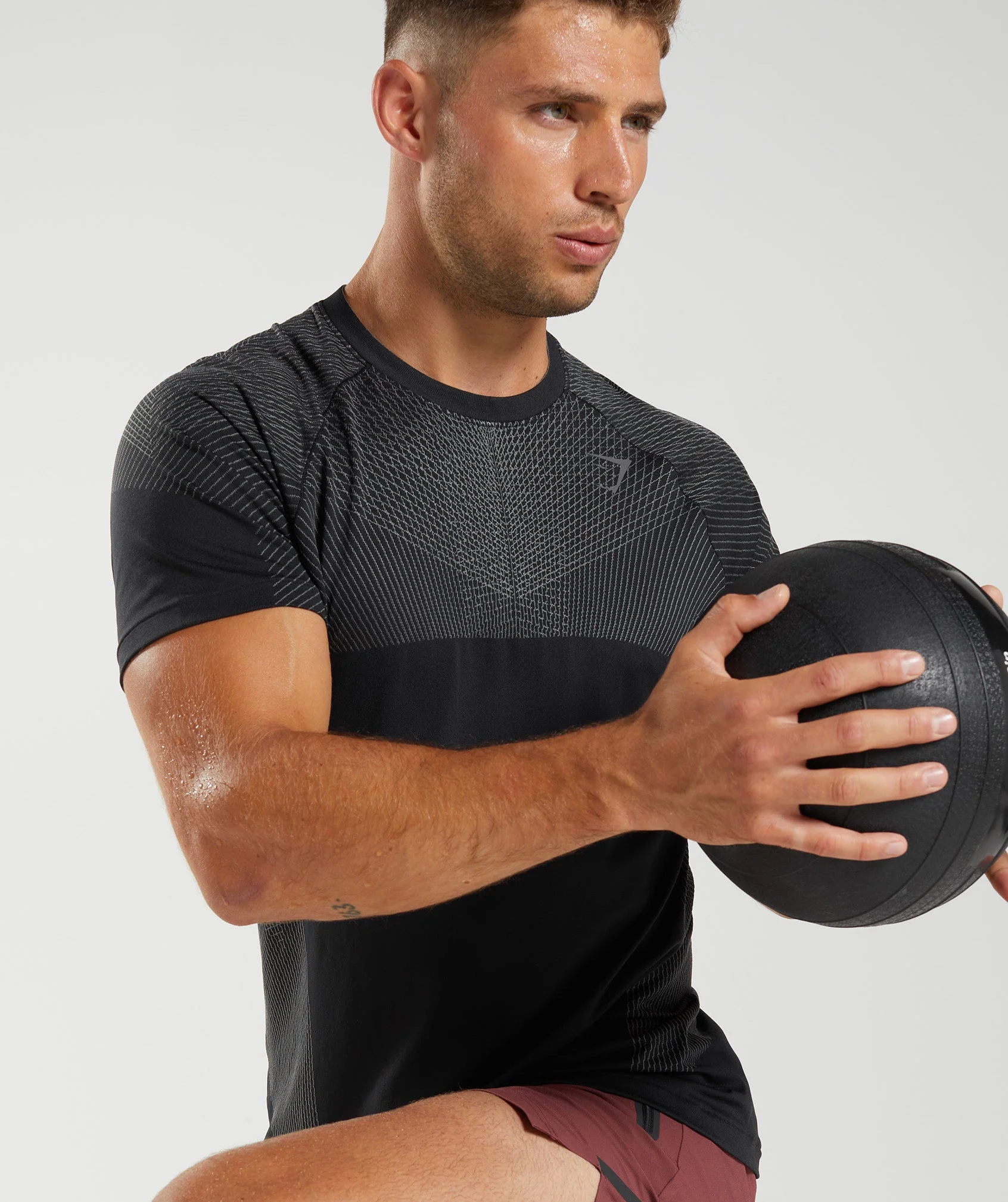 Gymshark Apex Seamless T-Shirt - Black/Silhouette Grey - Image 3