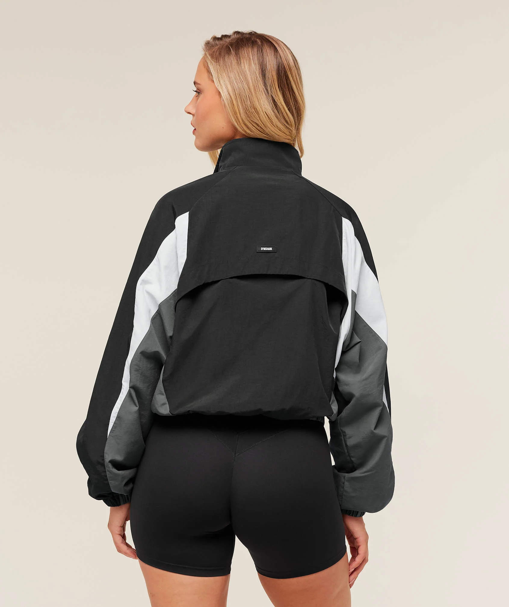 Gymshark Contrast Woven Jacket - Black/Graphite Grey/Oat White - Image 2