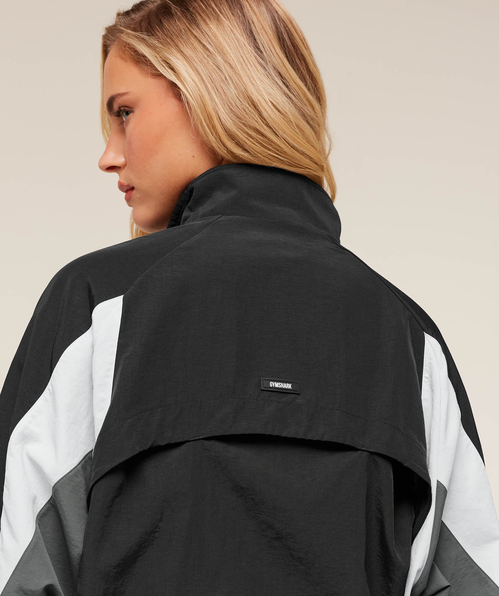 Gymshark Contrast Woven Jacket - Black/Graphite Grey/Oat White - Image 5