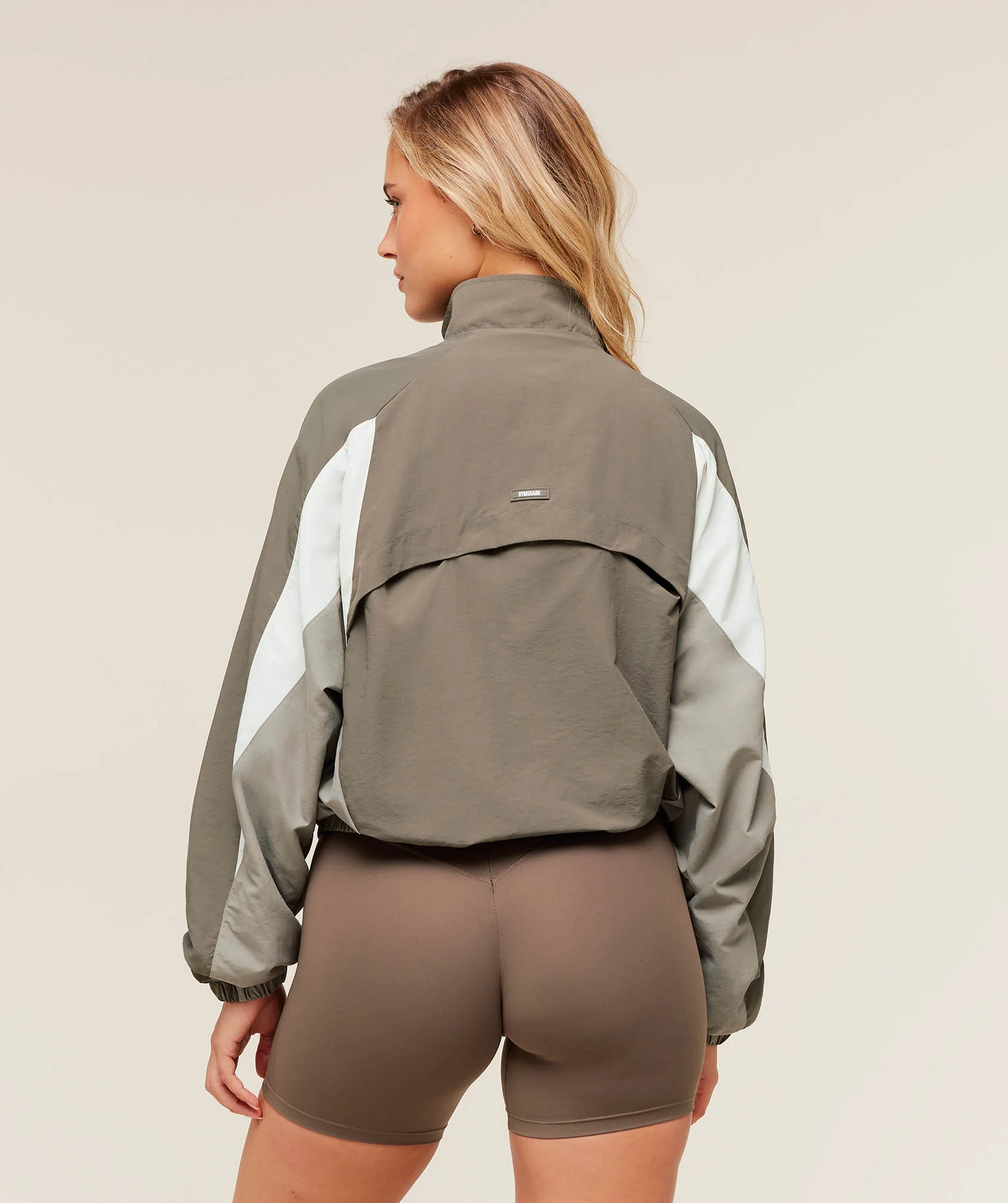 Gymshark Contrast Woven Jacket - Camo Brown/Linen Brown/Oat White - Image 2