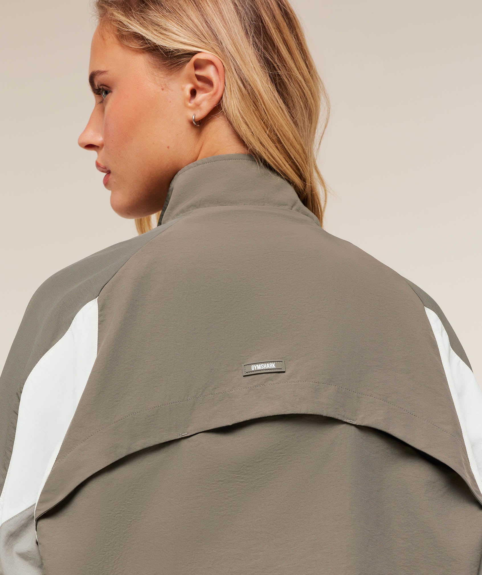 Gymshark Contrast Woven Jacket - Camo Brown/Linen Brown/Oat White - Image 4