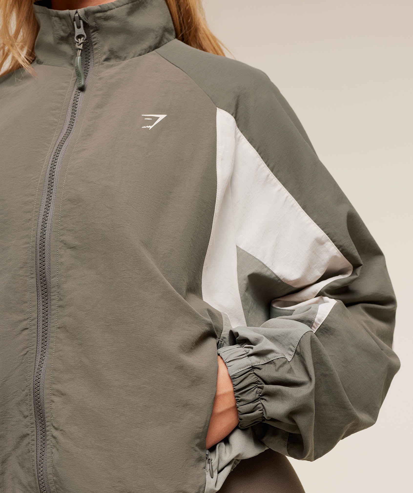 Gymshark Contrast Woven Jacket - Camo Brown/Linen Brown/Oat White - Image 6
