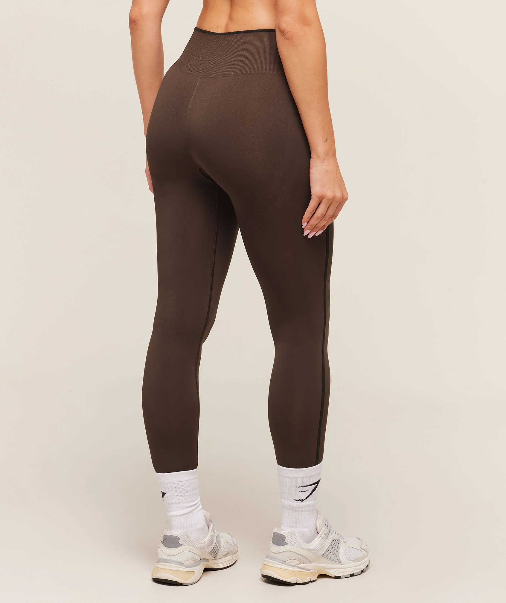 Gymshark Everyday Seamless Contrast Leggings - GS Archive Brown/GS Black - Image 3
