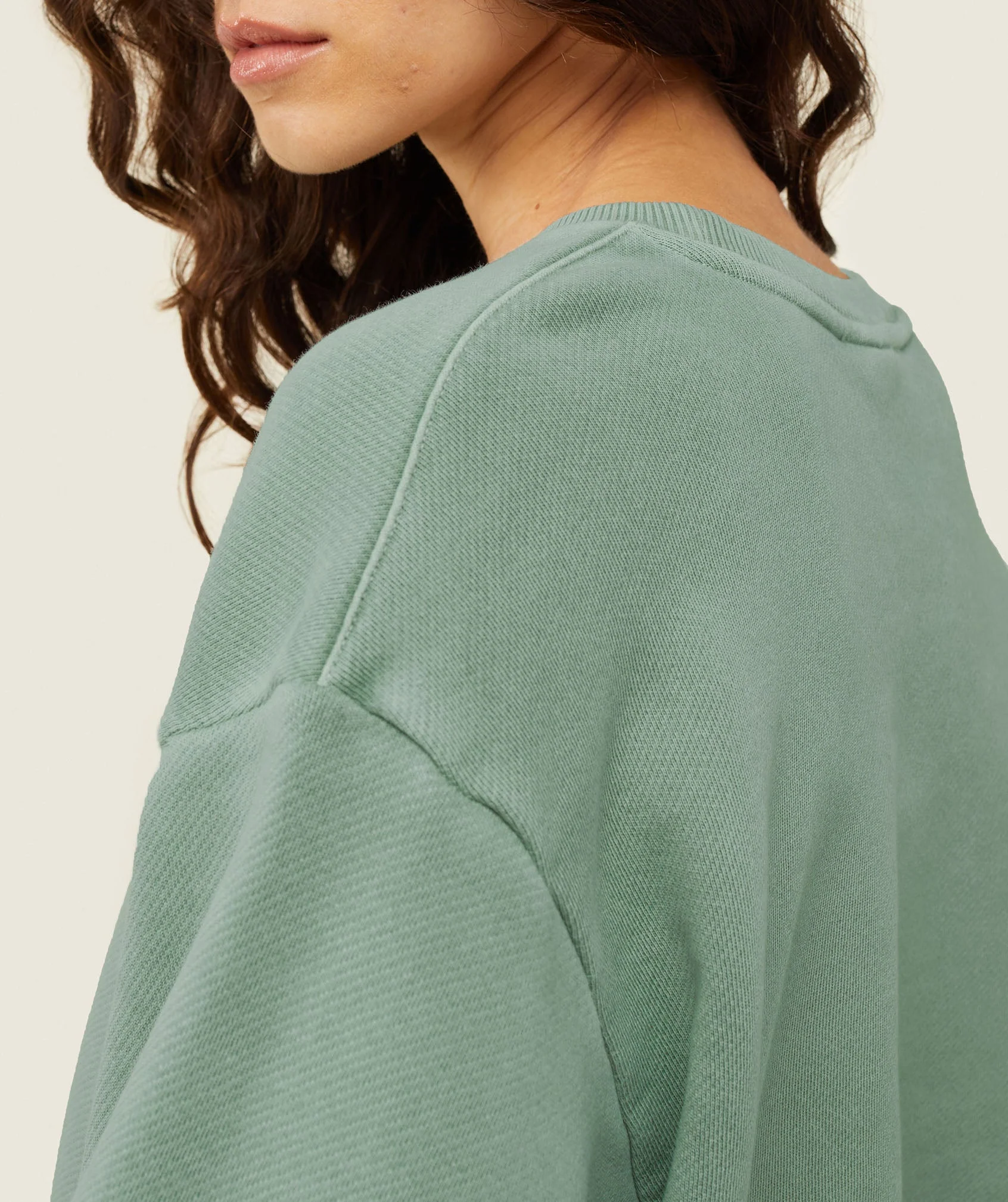 Gymshark everywear Relaxed Sweatshirt - Dollar Green - Image 7