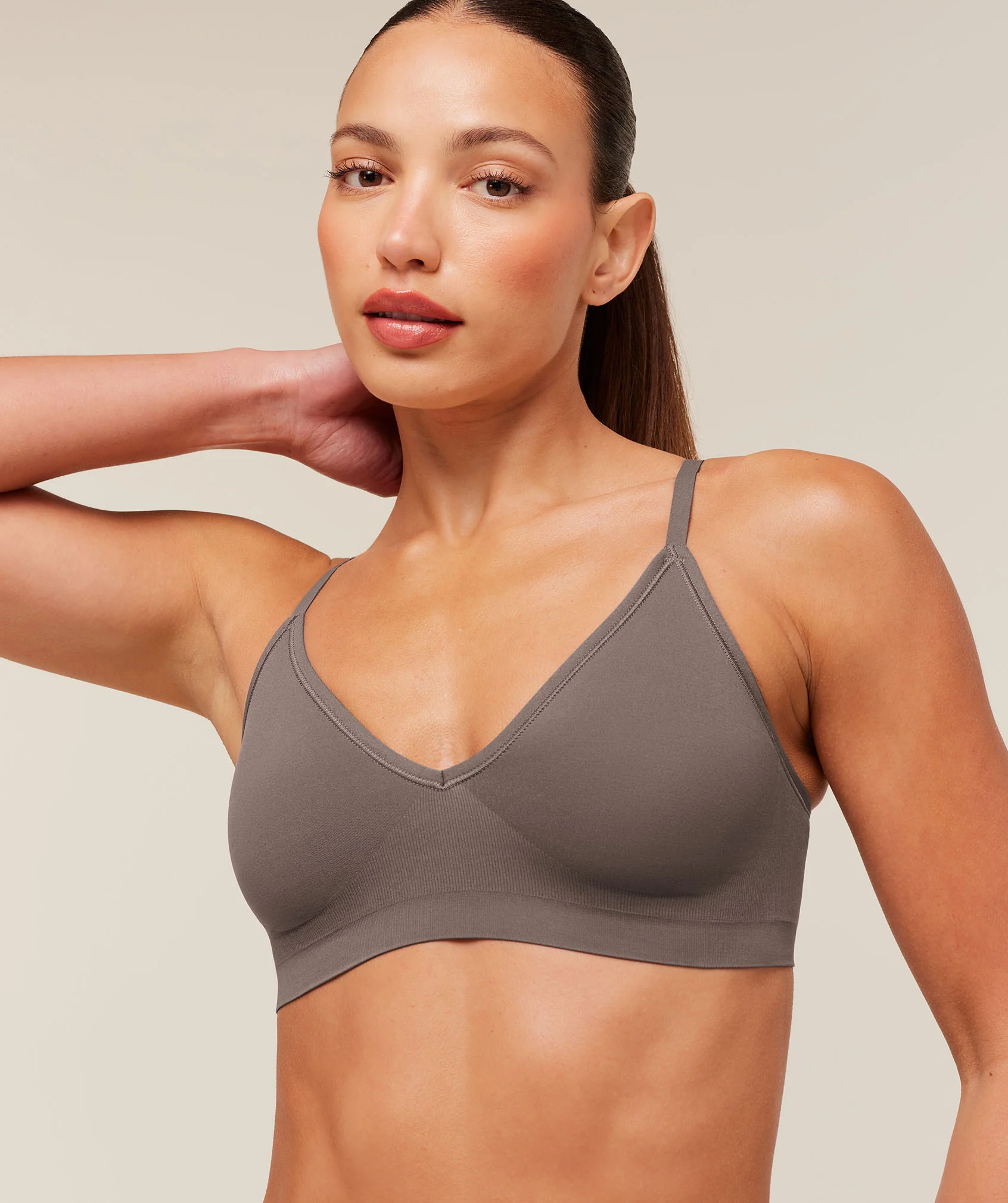 Gymshark FeatherForm V-Neck Bralette - Cool Brown - Image 5