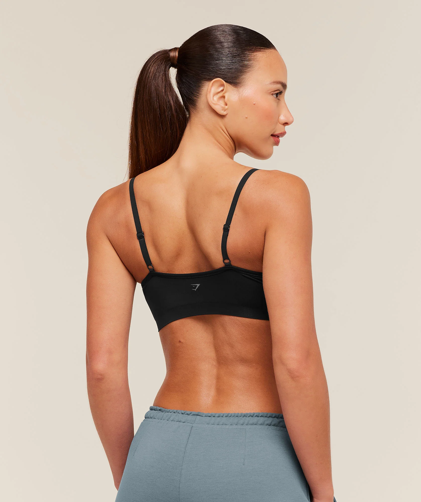 Gymshark FeatherForm V-Neck Bralette - Black - Image 2