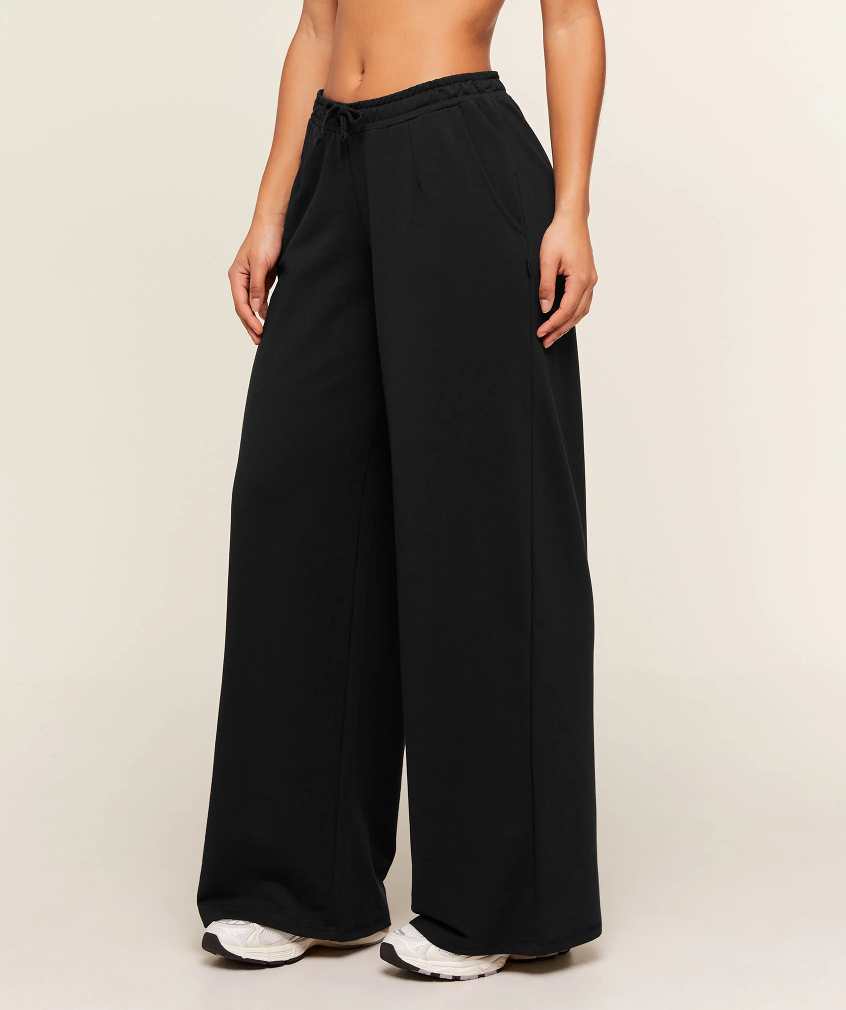 Gymshark Lightweight Wide Leg Pant Tall - Black - Image 4