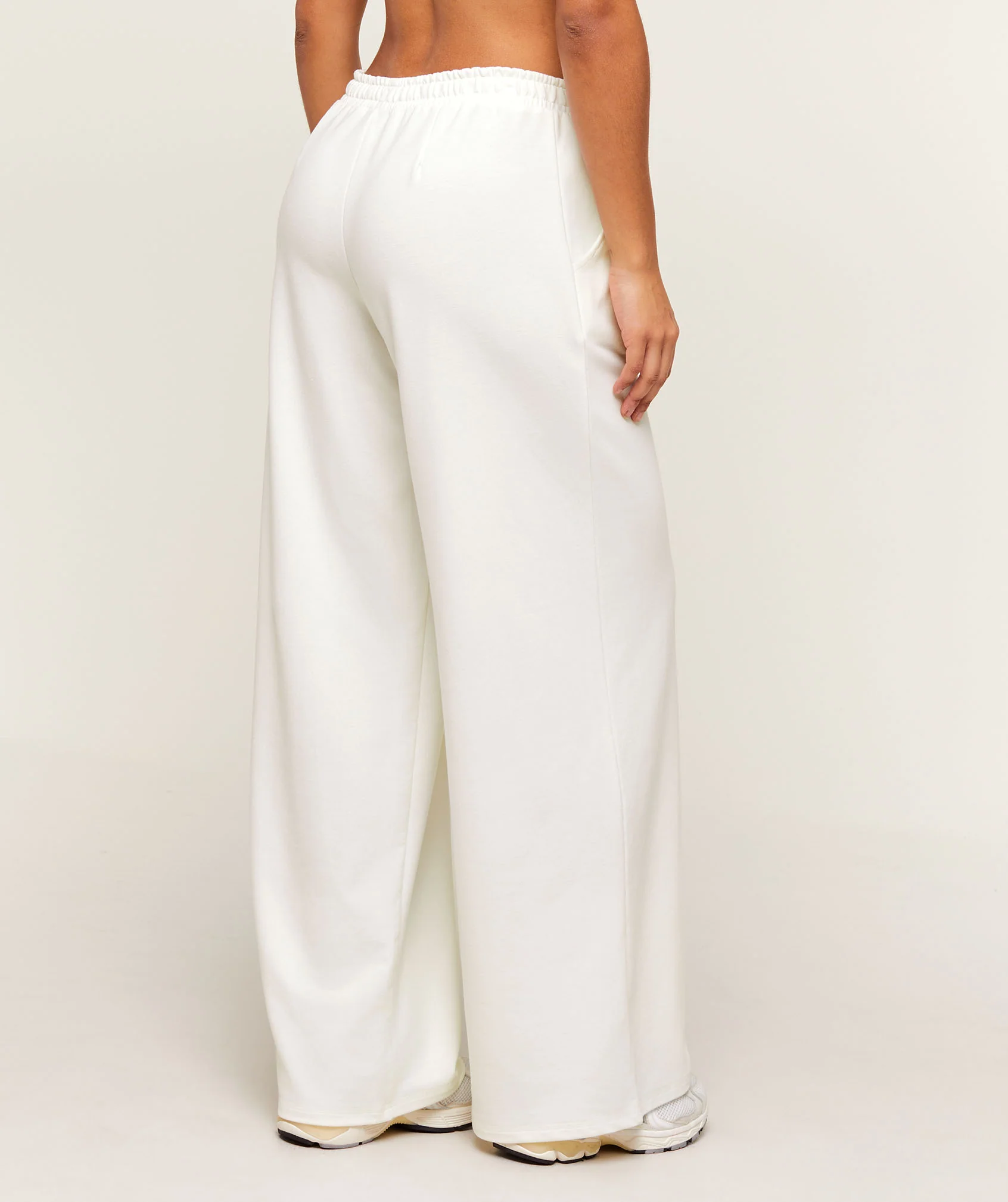 Gymshark Lightweight Wide Leg Pant Tall - Soft White - Image 3