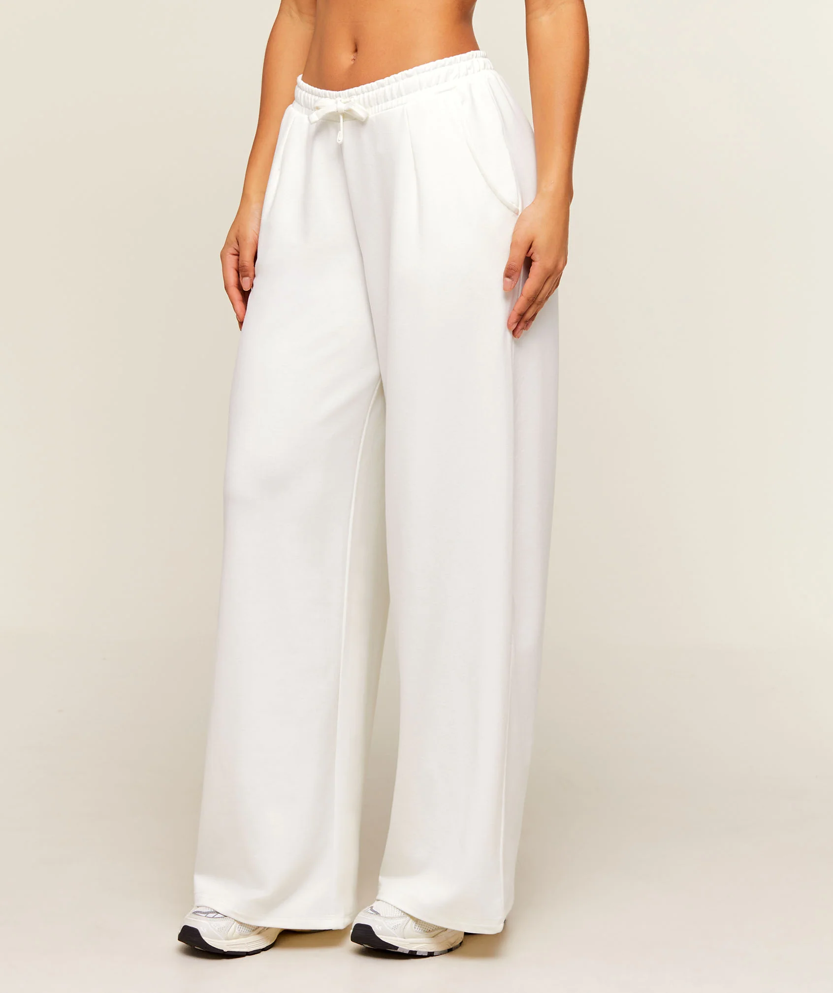 Gymshark Lightweight Wide Leg Pant Tall - Soft White - Image 4