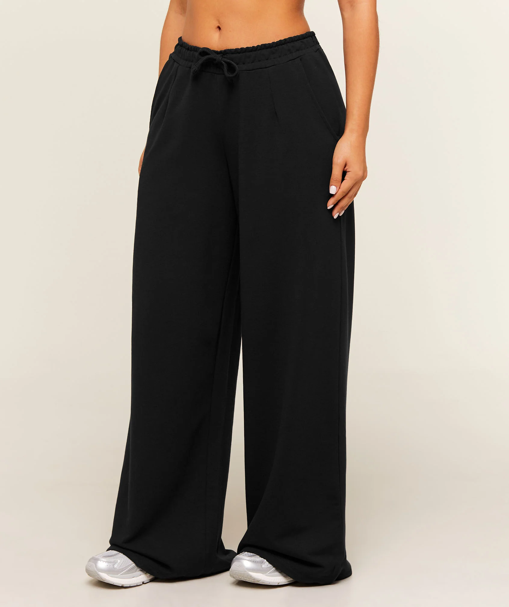 Gymshark Lightweight Wide Leg Pant Short - Black - Image 4