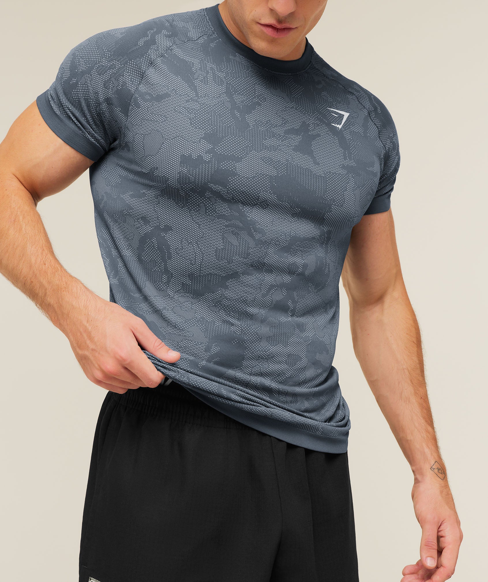 Gymshark Geo Seamless T-Shirt - Shadow Blue/Tranquil Blue - Image 4