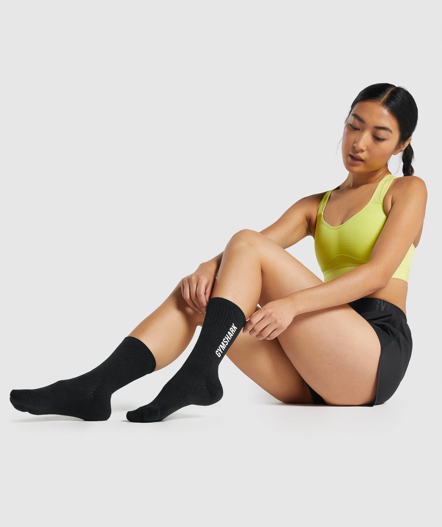 Gymshark Premium Logo Crew Socks - Black - Image 2