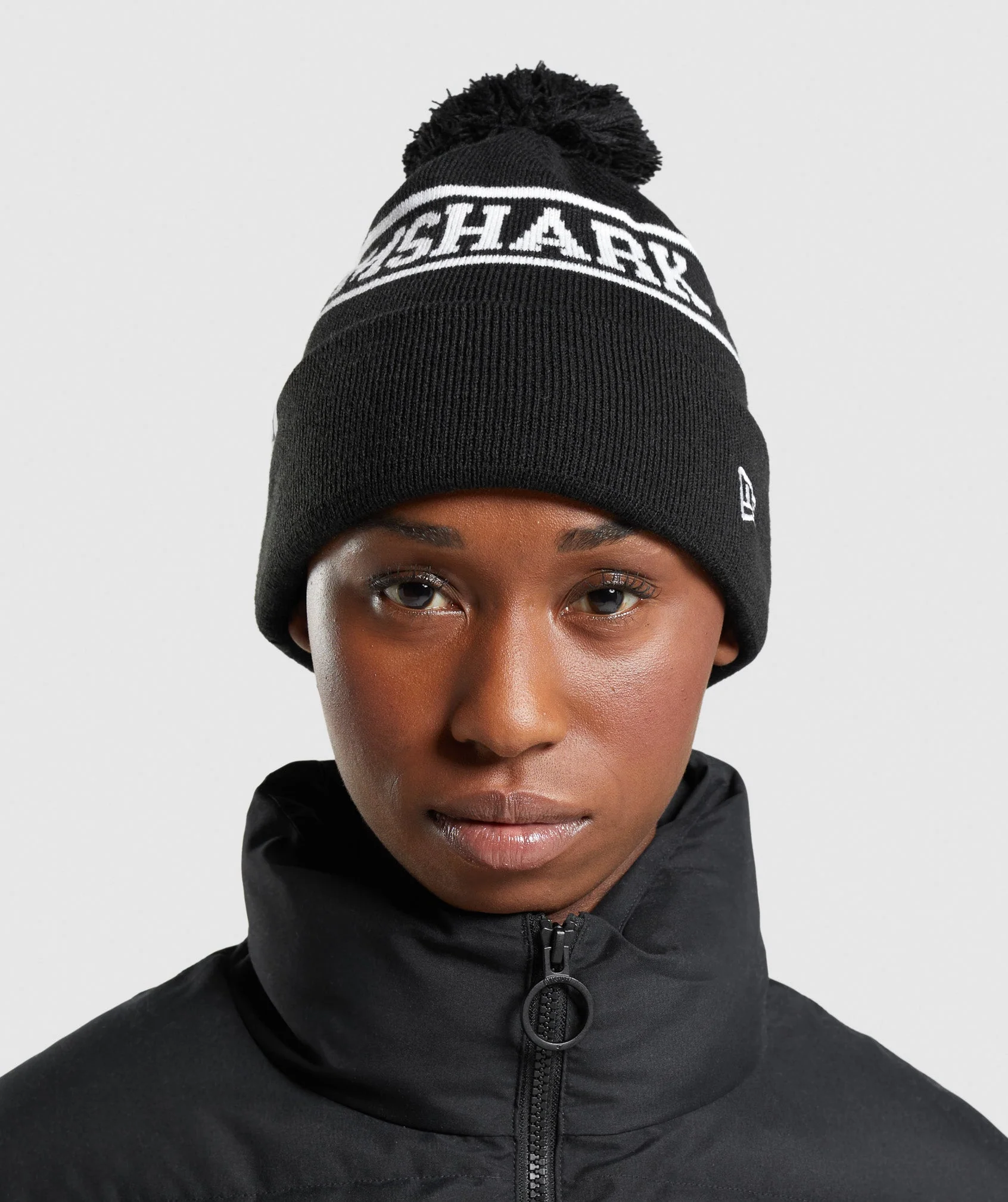 Gymshark New Era Tab Beanie - Black - Image 3