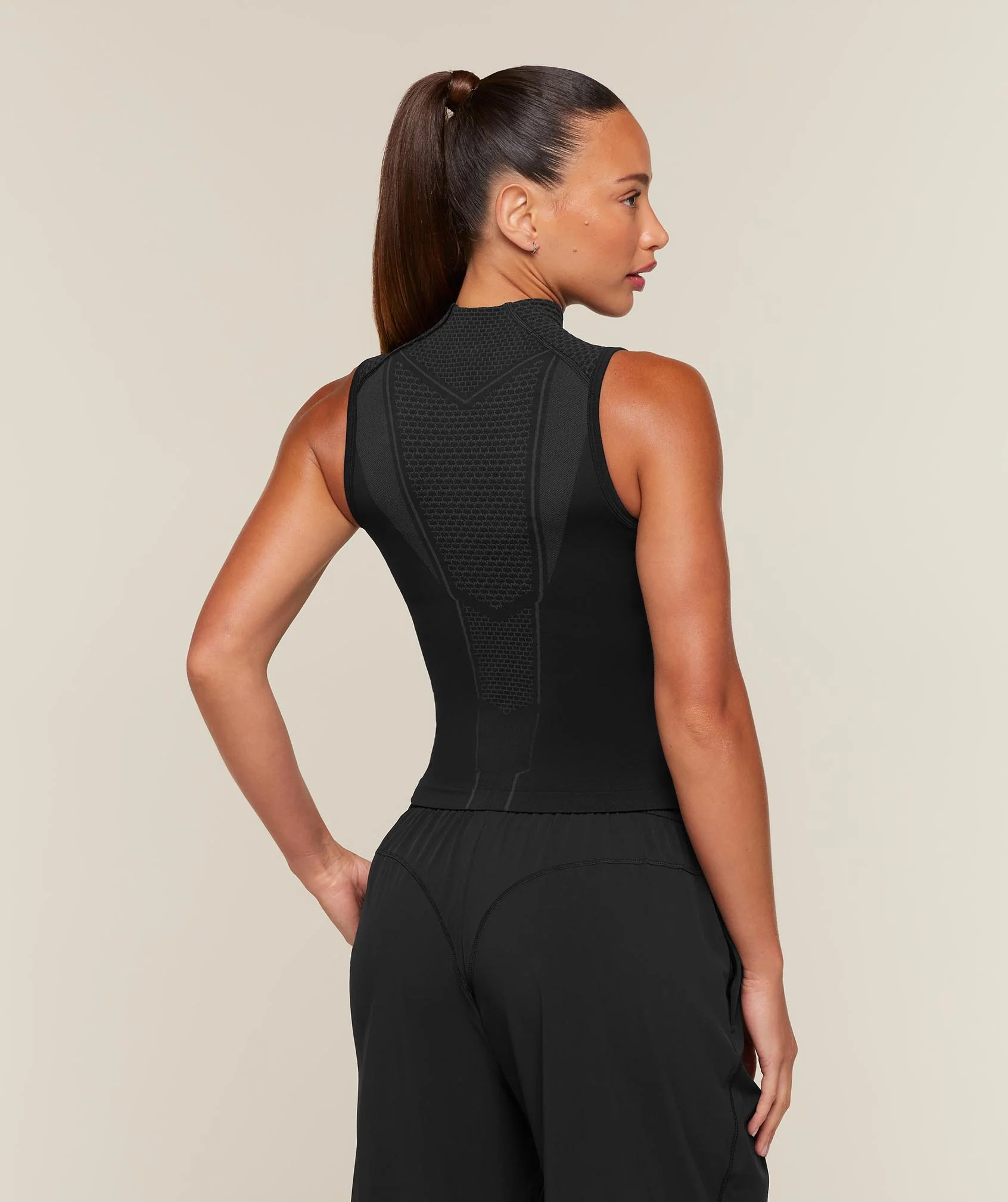 Gymshark Onyx V1 Tank - Black/Onyx Grey/Carmine Red - Image 3