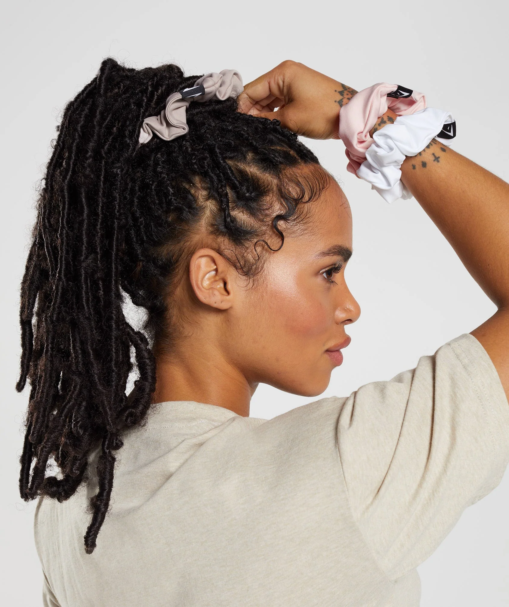 Gymshark Scrunchies 3pk - White/Blush Pink/Misty Pink - Image 3