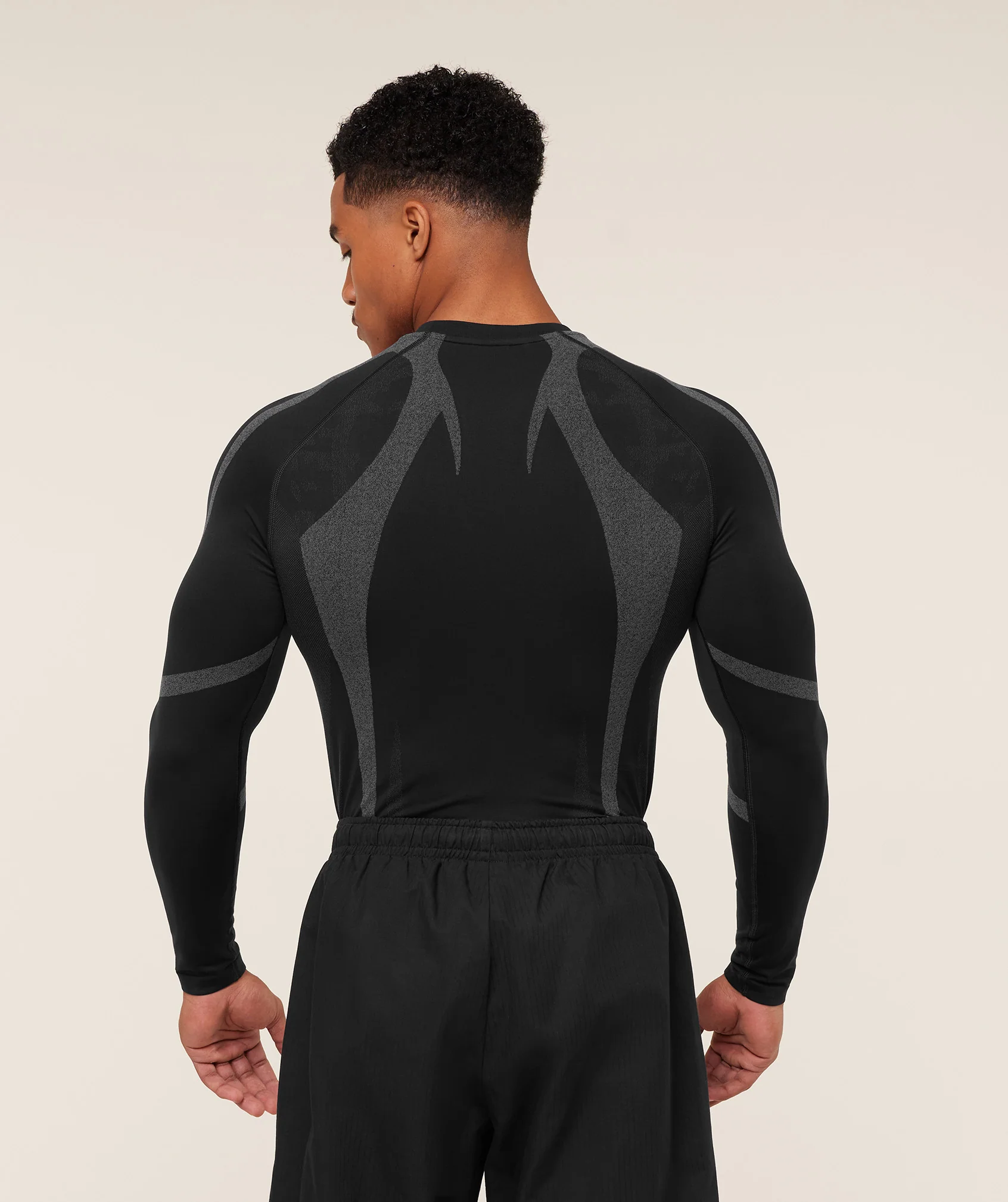 Gymshark Storm Seamless Long Sleeve T-Shirt - Black/Pitch Grey - Image 2