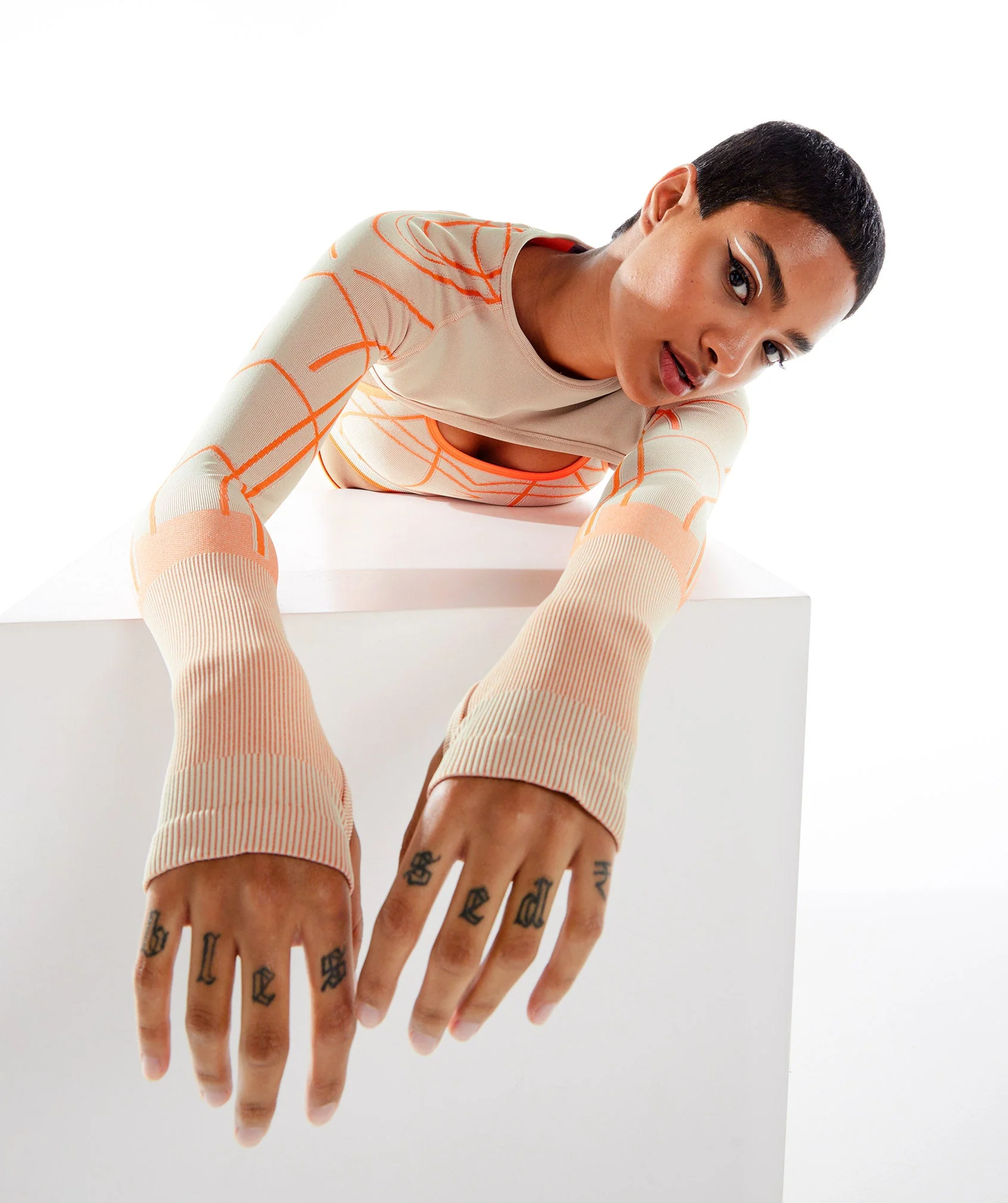 Gymshark Wtflex Linear Seamless Long Sleeve Shrug - Pebble Grey/Orange/Coconut White - Image 5